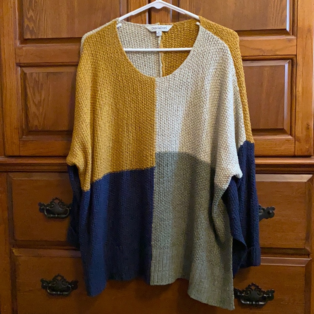 Oversized Sweater w/ side slits. Mustard yellow, navy, green and cream colored.